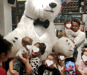 Πάρτυ γενεθλίων. Gift Delivery  Λευκή Πολική Αρκούδα για γενέθλια. Ιδέες για δώρα. Ξεχωριστό δώρο για  Γενέθλια. Δώρο για πάρτυ γενεθλίων. Μοναδικά δώρα γενεθλίων . Έκπληξη για τα γενέθλια.